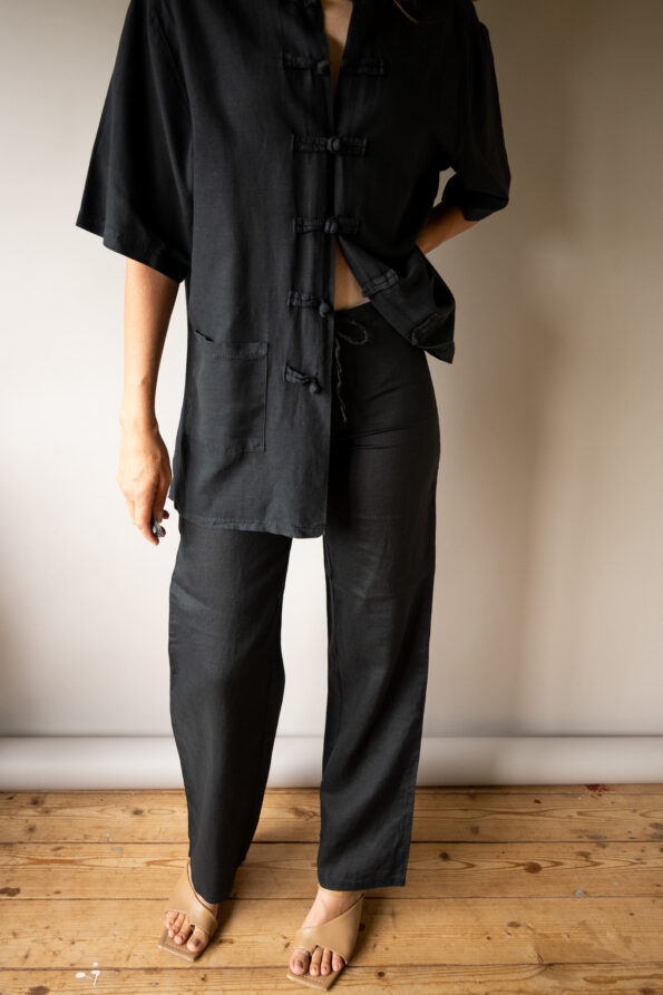 The 100% linen black straight fit pant - Size XS