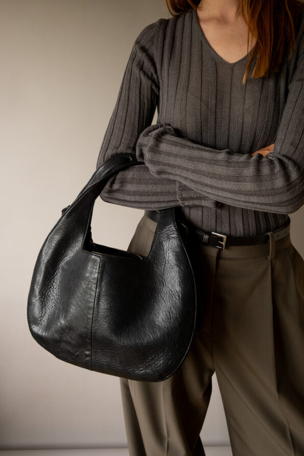 The rounded leather bag - Image 5