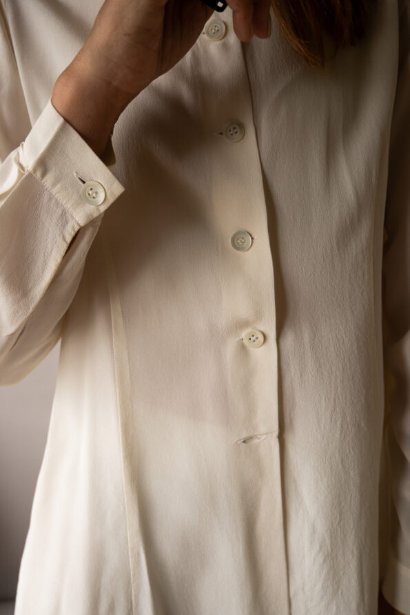 The 100% silk off white blouse - Size up to 38 - Image 3