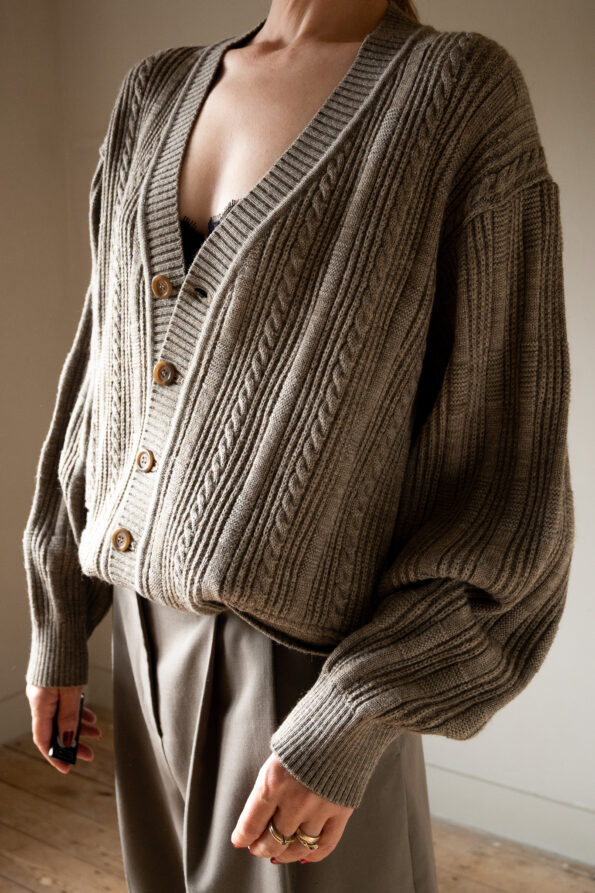 The 100% wool dark taupe cable cardigan - Size up to XL