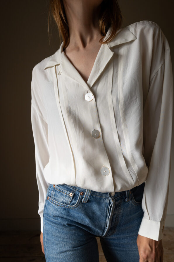 The floaty silk blouse with flower buttons - Size up to L - Image 6