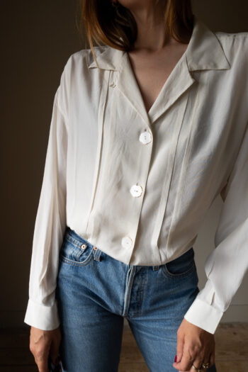 The floaty silk blouse with flower buttons - Size up to L