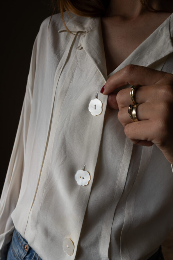 The floaty silk blouse with flower buttons - Size up to L - Image 2