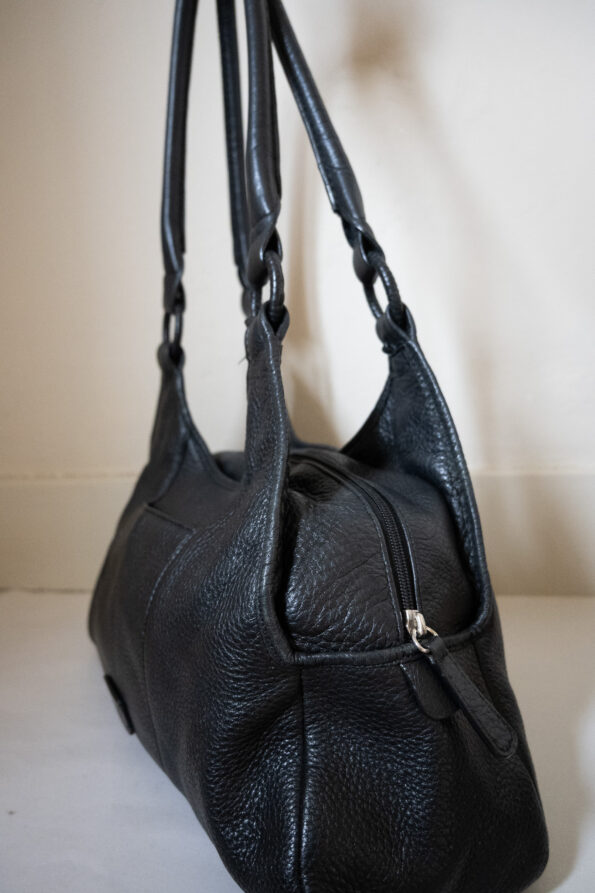 The black leather bag - Image 3